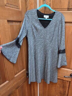 ELLE Black & White V Neck 3/4 Lace Bell Sleeve Fit & Flare Dress - Size Large
